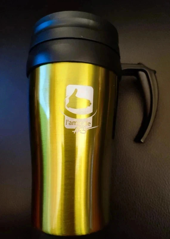 Mug noir et or thermos avec couvercle neuf